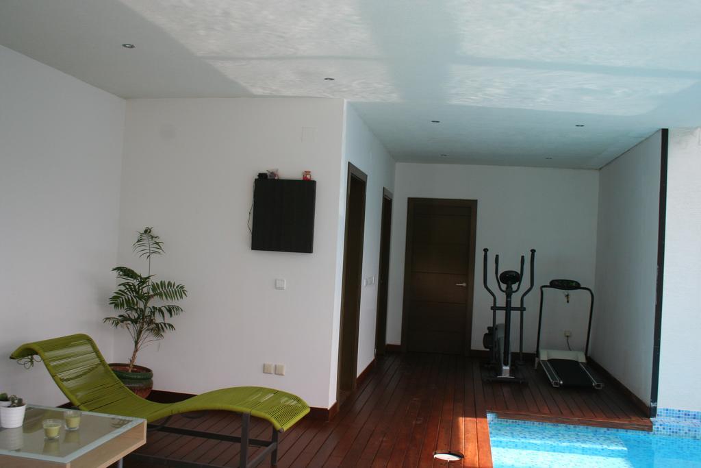 Casa Ceca De La Playa Y Barcelona, Con Piscina Climatizada Y Jacuzzi Villa Vallromanes Room photo